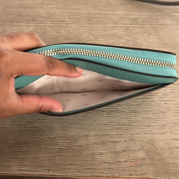 Kate Spade Zip around wallet - Picture 3 of 4